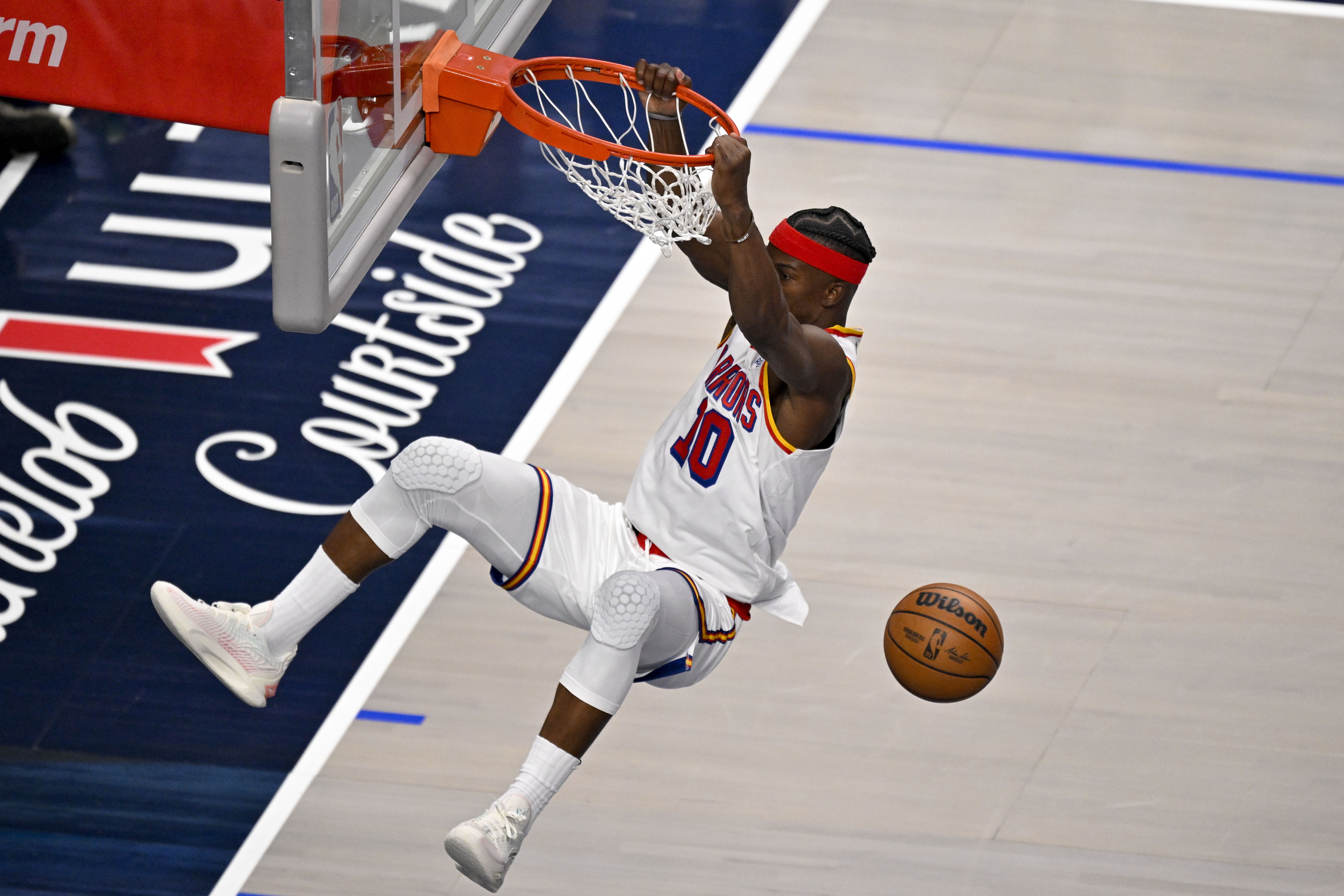 电竞真人-NBA季后赛赛程吃紧，深圳男篮赛前回应争议，气氛紧张，身体对抗强度拉满的简单介绍