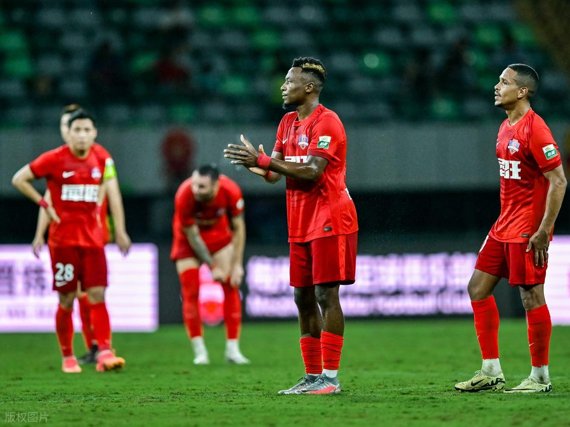 关于冲刺阶段中超焦点战；印第安纳步行者扳平良机；气氛紧张；更衣室氛围转暖的信息